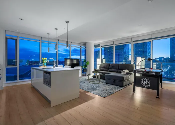 Luxury Apartment On The 9Th Floor Near Stampede, Complimentary Wine, 2 Car Ug Parking