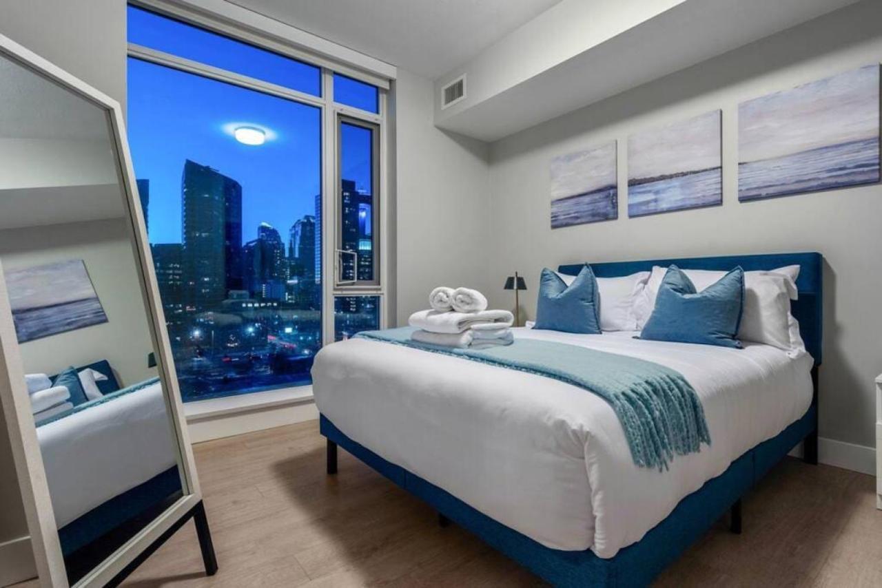 Luxury On The 9th Floor Near Stampede, Complimentary Wine, 2 Car Ug Parking Appartement *